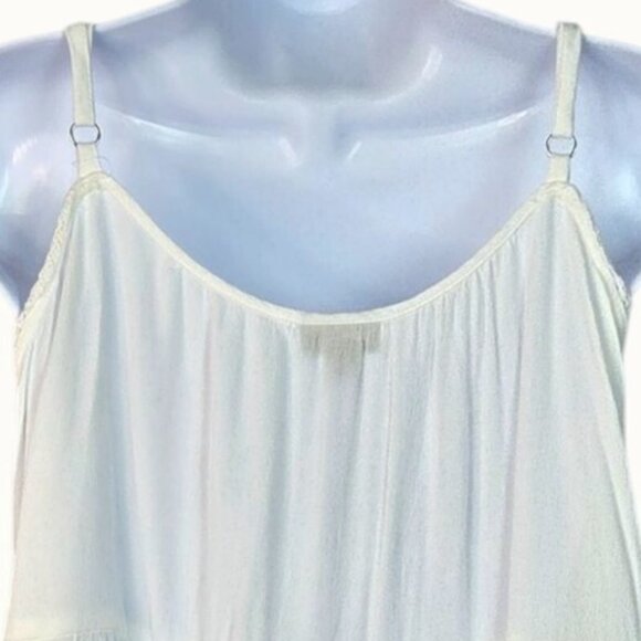 Torrid Embroidered Ivory Camisole Top With Blue Floral Detail Size 1 - Picture 4 of 7